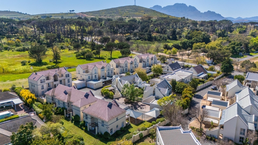 3 Bedroom Property for Sale in Onder Papegaaiberg Western Cape